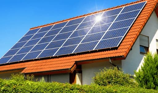 Exploring the Benefits of Rooftop Solar in 2024: A Focus on the Positive Impacts